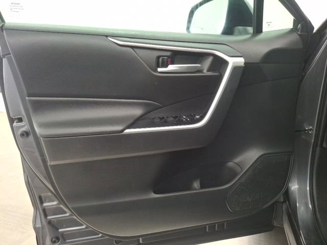 Used 2021 Toyota RAV4 XLE w/ Convenience Package image 11