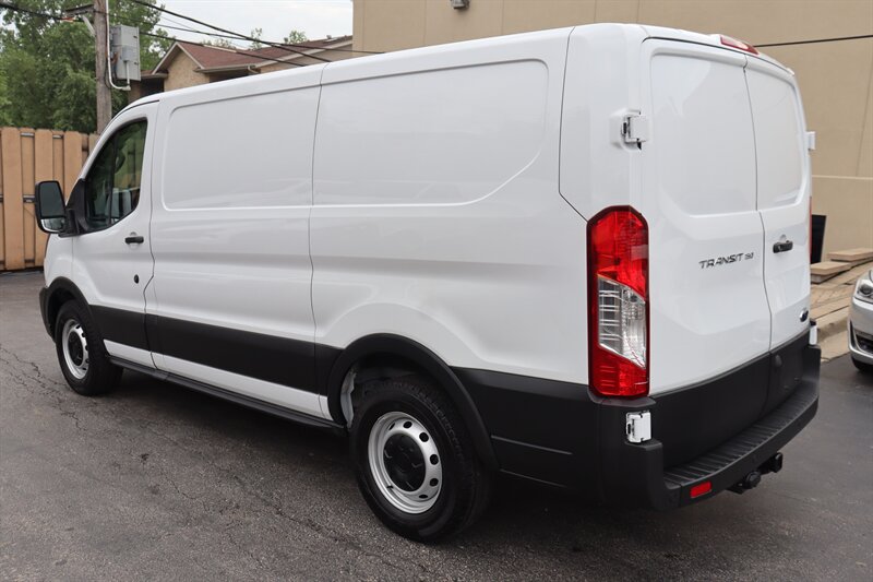 Used 2025 Ford Transit 150 Low Roof RWD image 5