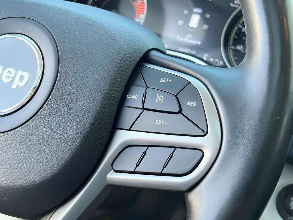 Used 2020 Jeep Cherokee Limited AWD/4WD image 18