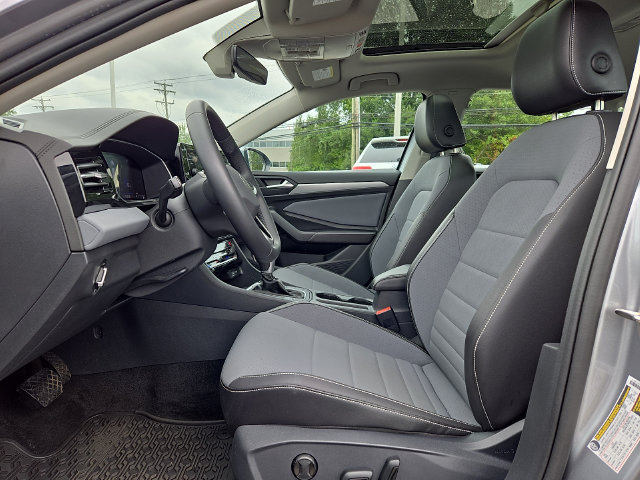 Certified 2026 Volkswagen Jetta SE w/ Black Wheel Package FWD image 13