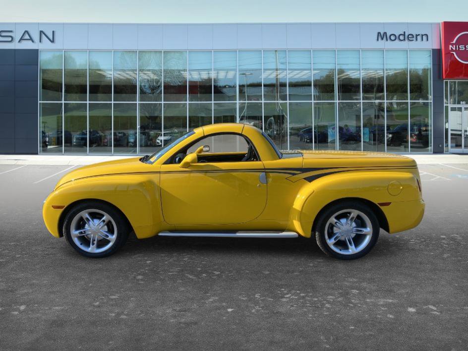 Used 2004 Chevrolet SSR w/ Preferred Equipment Group RWD image 8