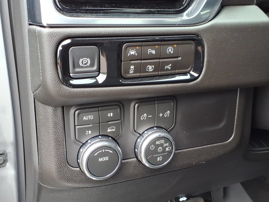 Used 2026 GMC Yukon Denali w/ Sun & Power Step Package AWD/4WD image 22