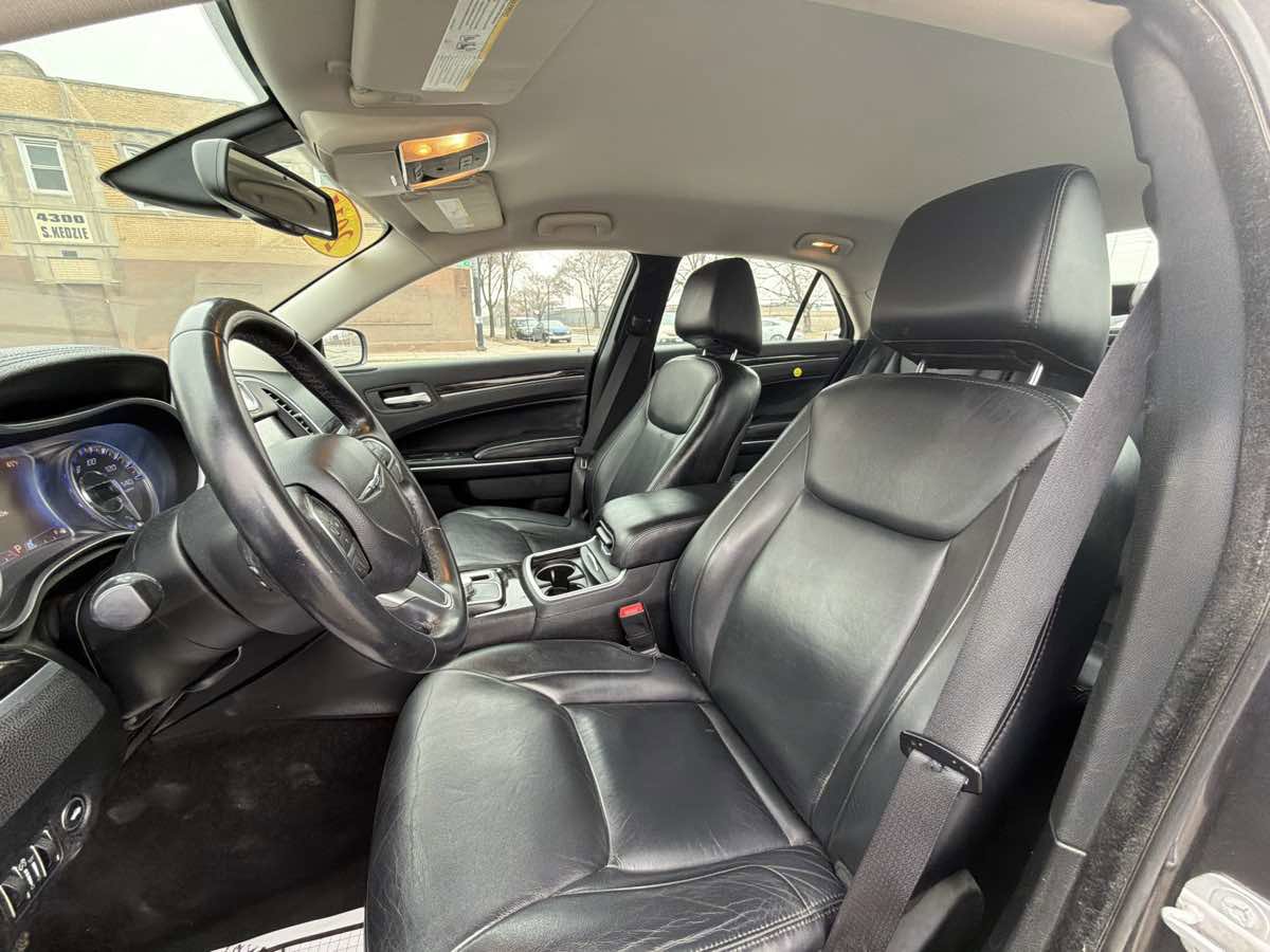 Used 2015 Chrysler 300 Limited w/ Driver Convenience Group image 13