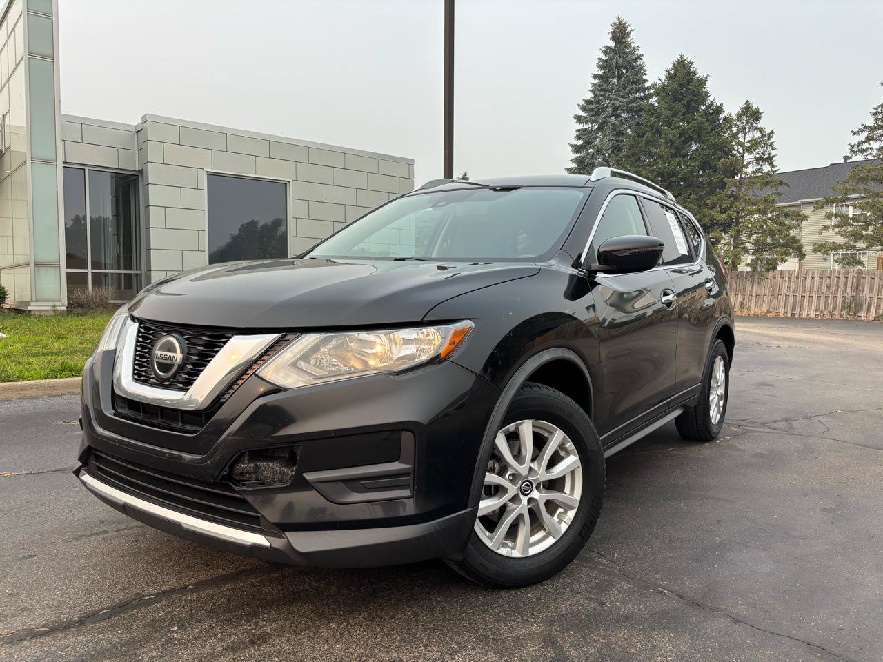 Used 2019 Nissan Rogue SV AWD/4WD image 3