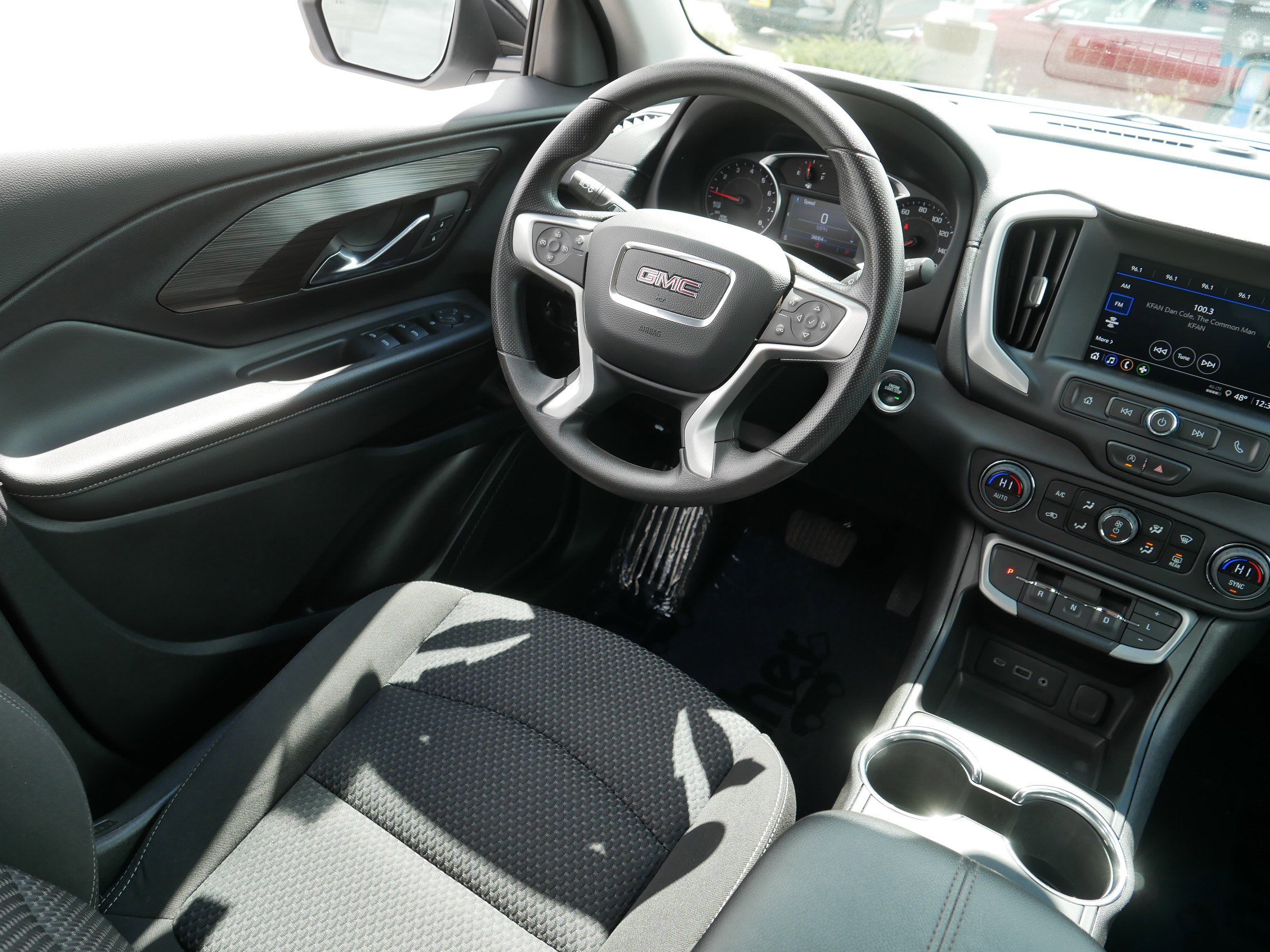 Used 2023 GMC Terrain SLE w/ Driver Convenience Package AWD/4WD image 9