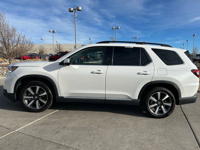 Used 2025 Honda Pilot Touring image 4
