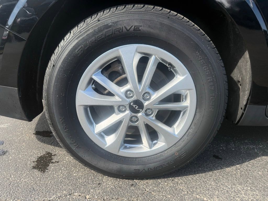 Used 2024 Kia Carnival LX FWD image 47