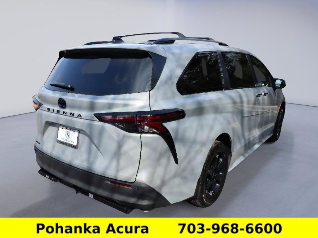 Used 2025 Toyota Sienna XLE Woodland Edition image 7