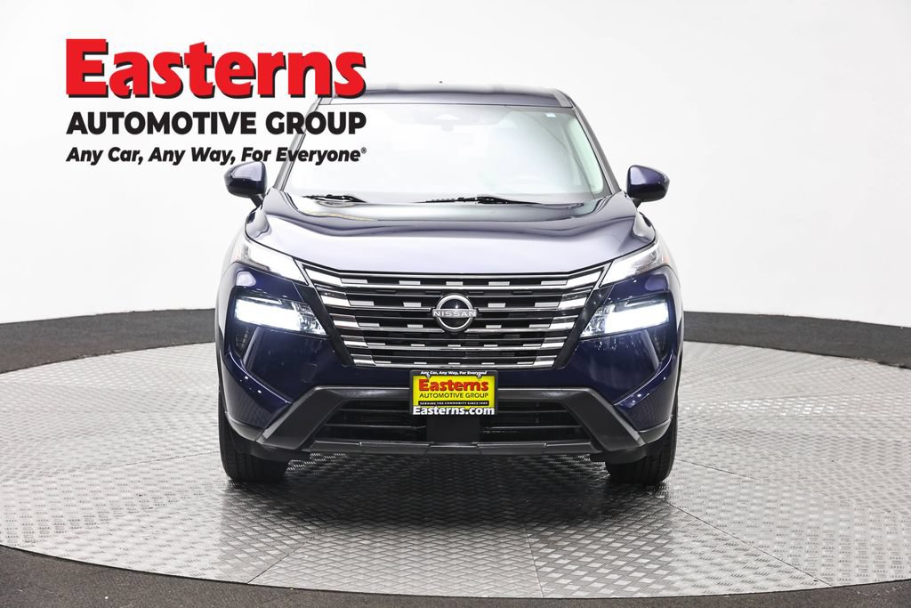 Used 2024 Nissan Rogue SV AWD/4WD image 2