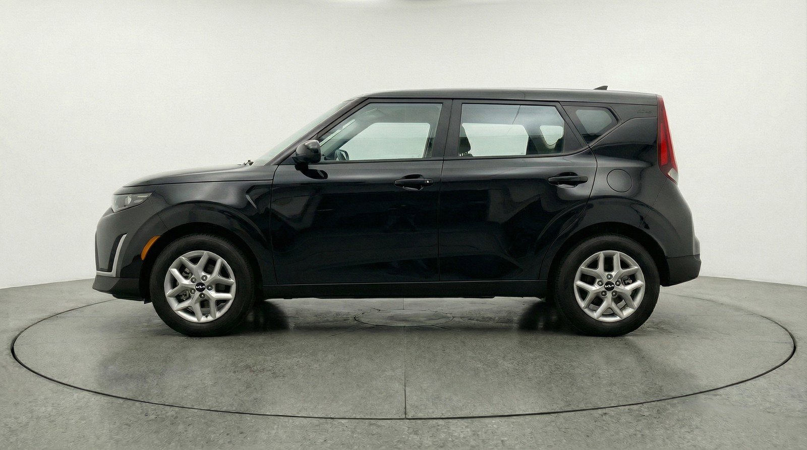 Used 2025 Kia Soul LX w/ LX Technology Package image 5