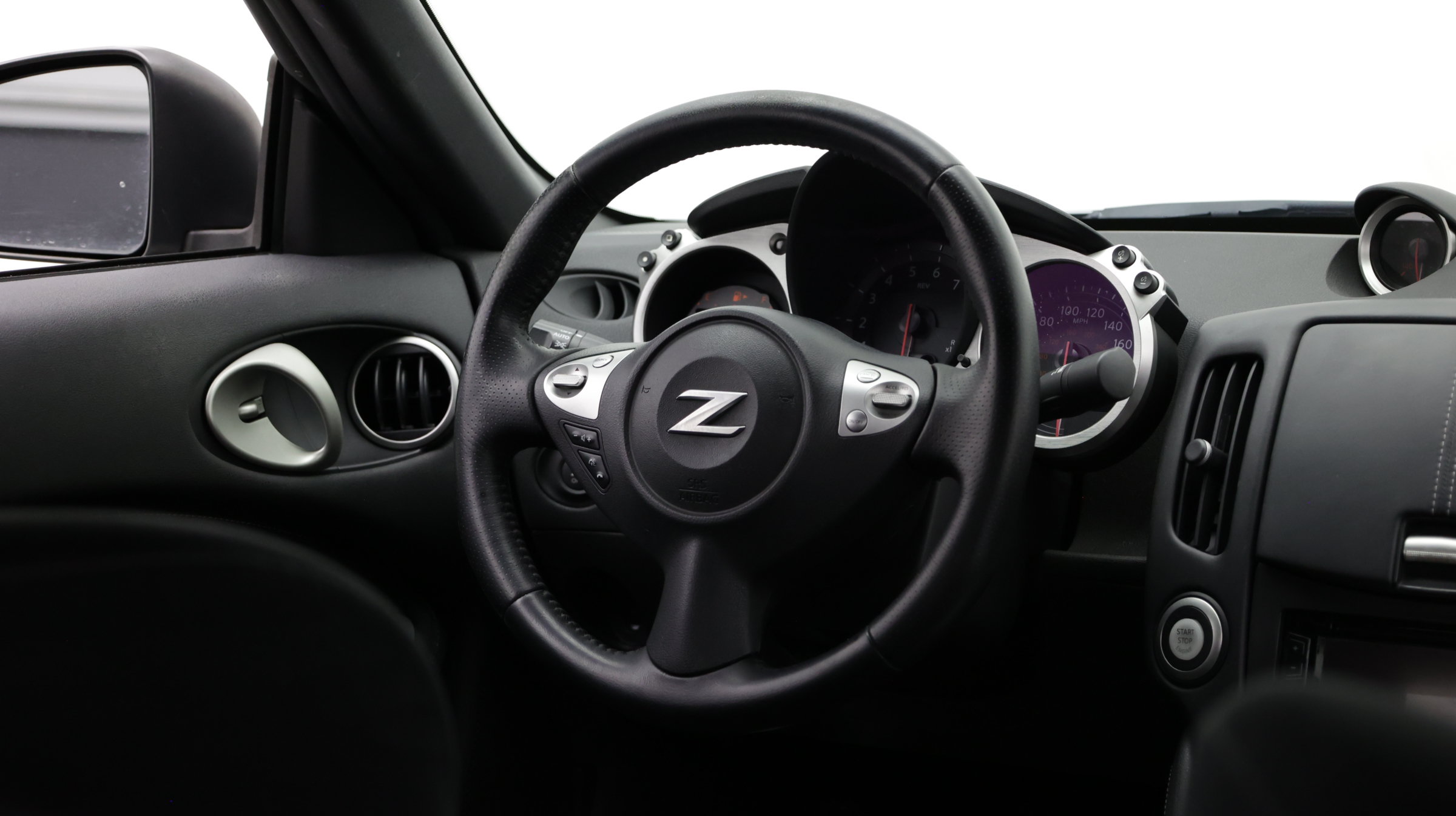 Used 2017 Nissan 370Z Coupe RWD image 30