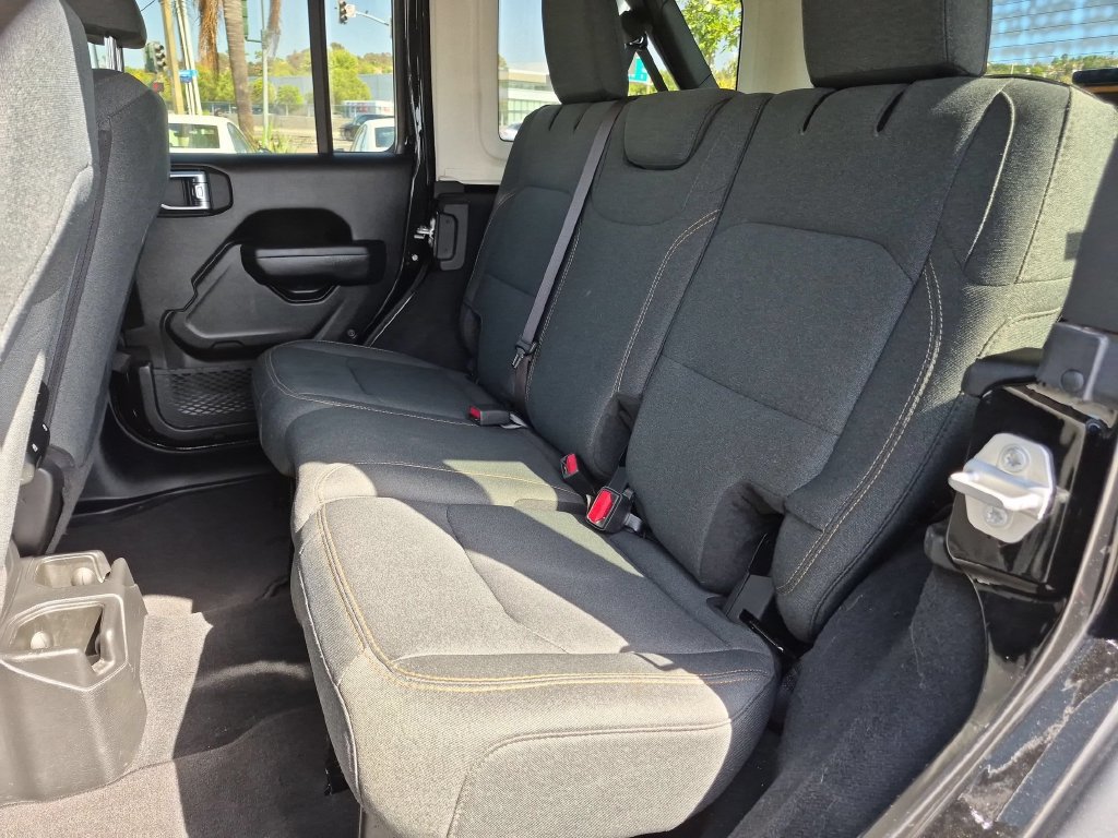 Used 2025 Jeep Wrangler Unlimited Sport AWD/4WD image 28