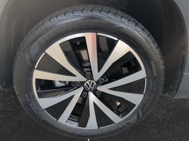 Used 2023 Volkswagen Taos SE FWD image 9