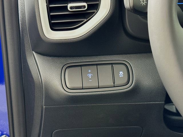 Used 2025 Hyundai Venue Limited FWD image 13