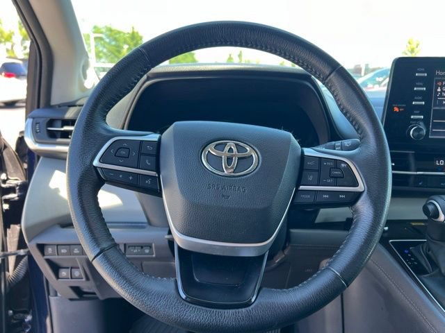 Used 2022 Toyota Sienna XLE w/ XLE Plus Package FWD image 12