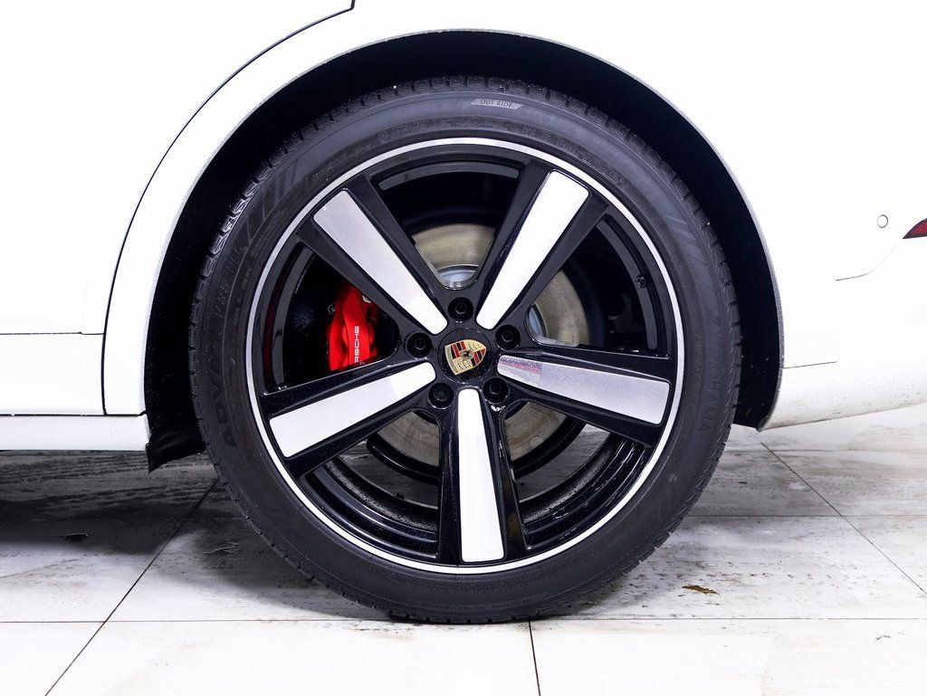 Certified 2025 Porsche Cayenne GTS image 27