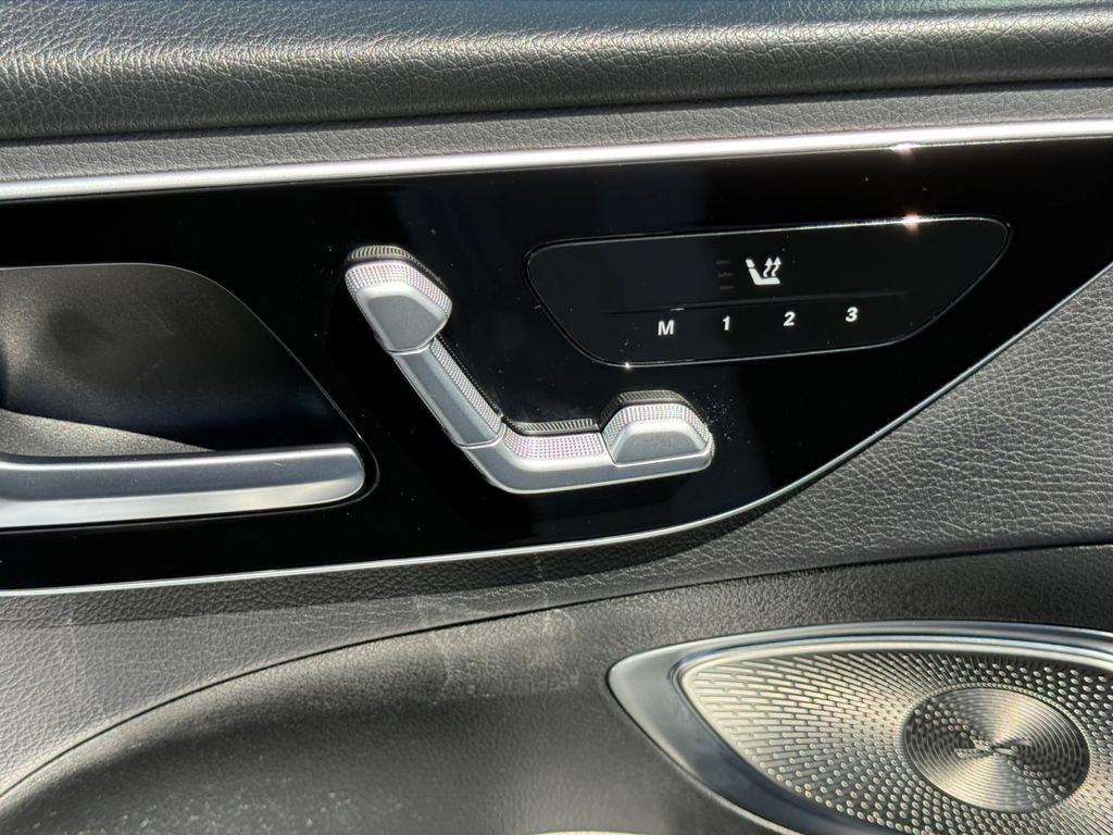 Used 2022 Mercedes-Benz C 300 4MATIC Sedan w/ Exclusive Trim Package image 11