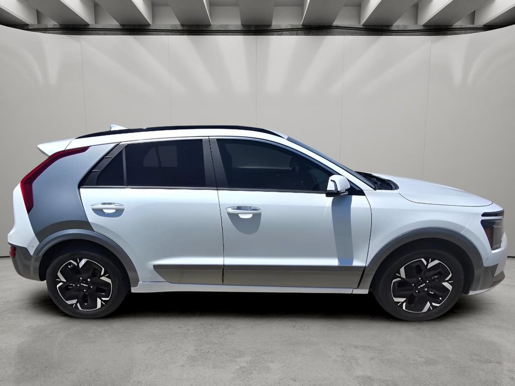 Used 2023 Kia Niro Wave FWD image 6