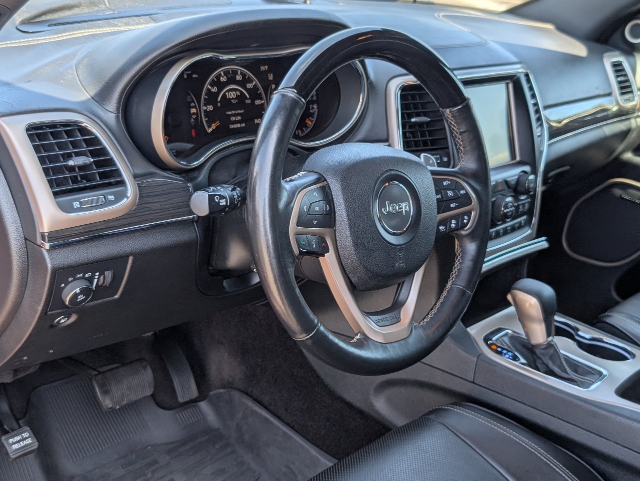 Used 2017 Jeep Grand Cherokee Overland w/ Jeep Active Safety Group RWD image 14
