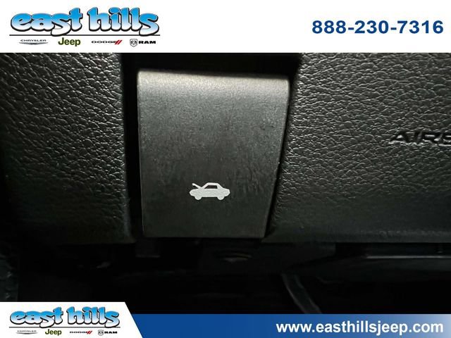 Used 2025 Jeep Grand Cherokee Altitude AWD/4WD image 40