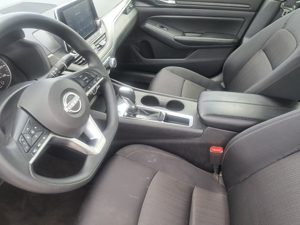 Used 2025 Nissan Altima 2.5 SV image 18