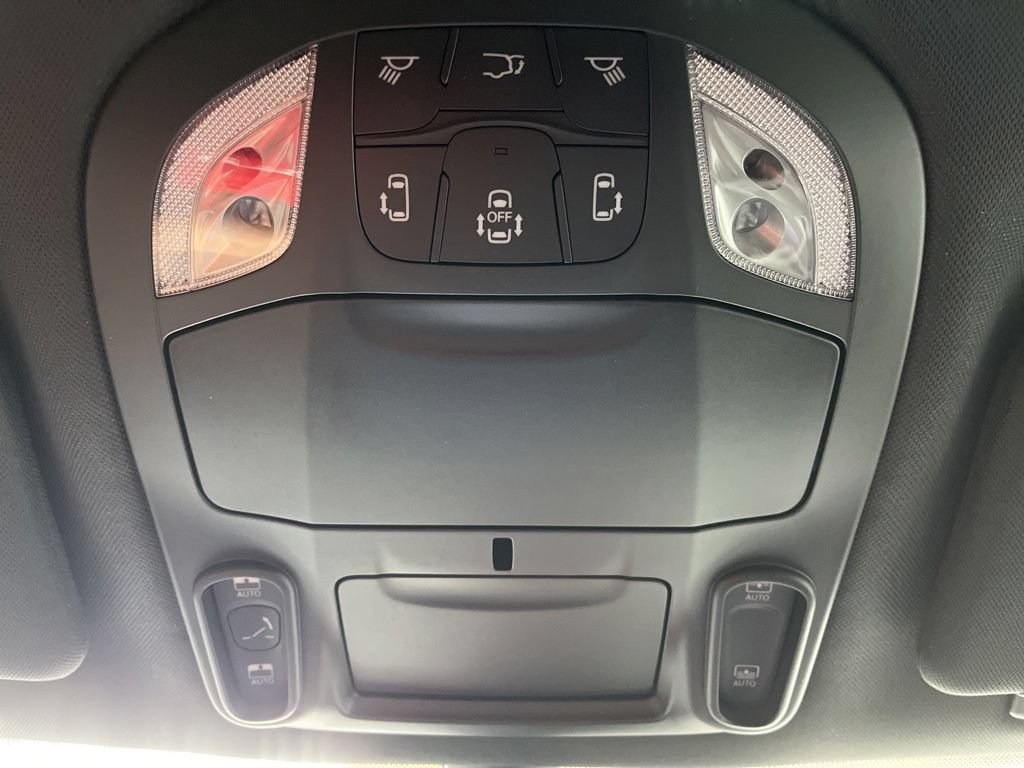 New 2027 Chrysler Pacifica Limited FWD image 22