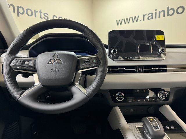 Used 2024 Mitsubishi Outlander 4WD Plug-In Hybrid image 9