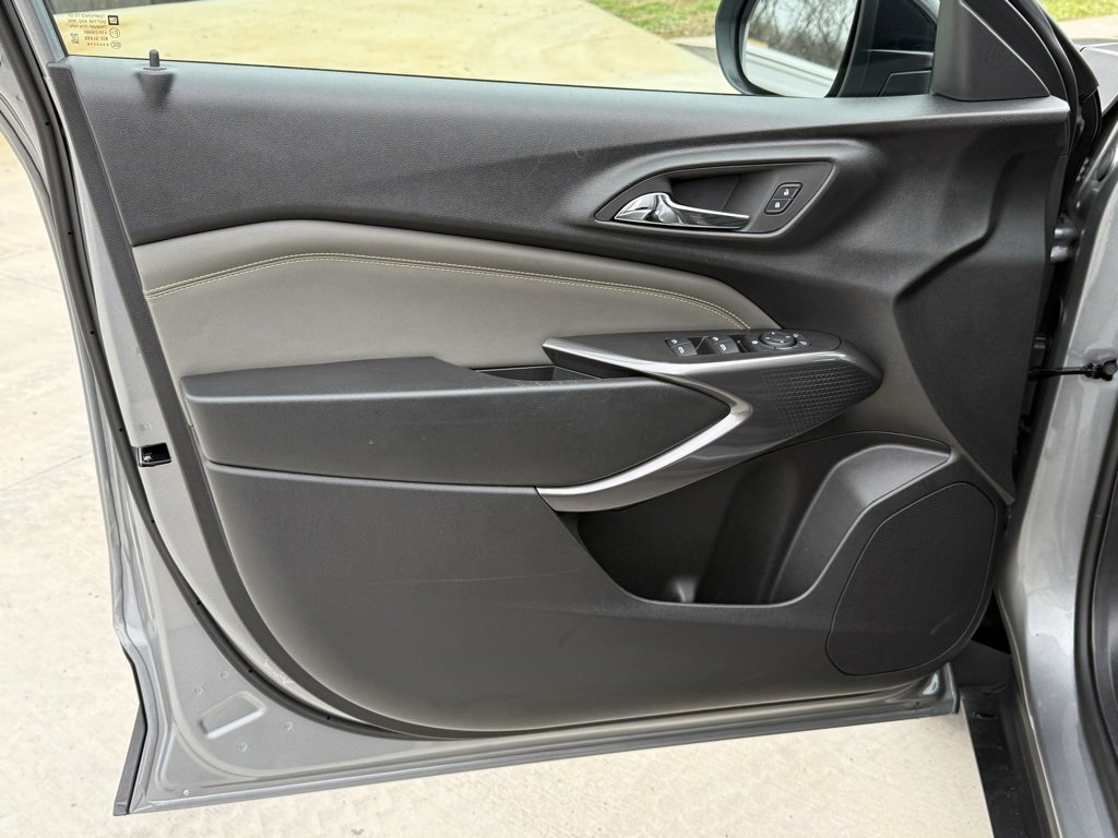 Used 2025 Chevrolet Trax ACTIV w/ Driver Confidence Package image 18