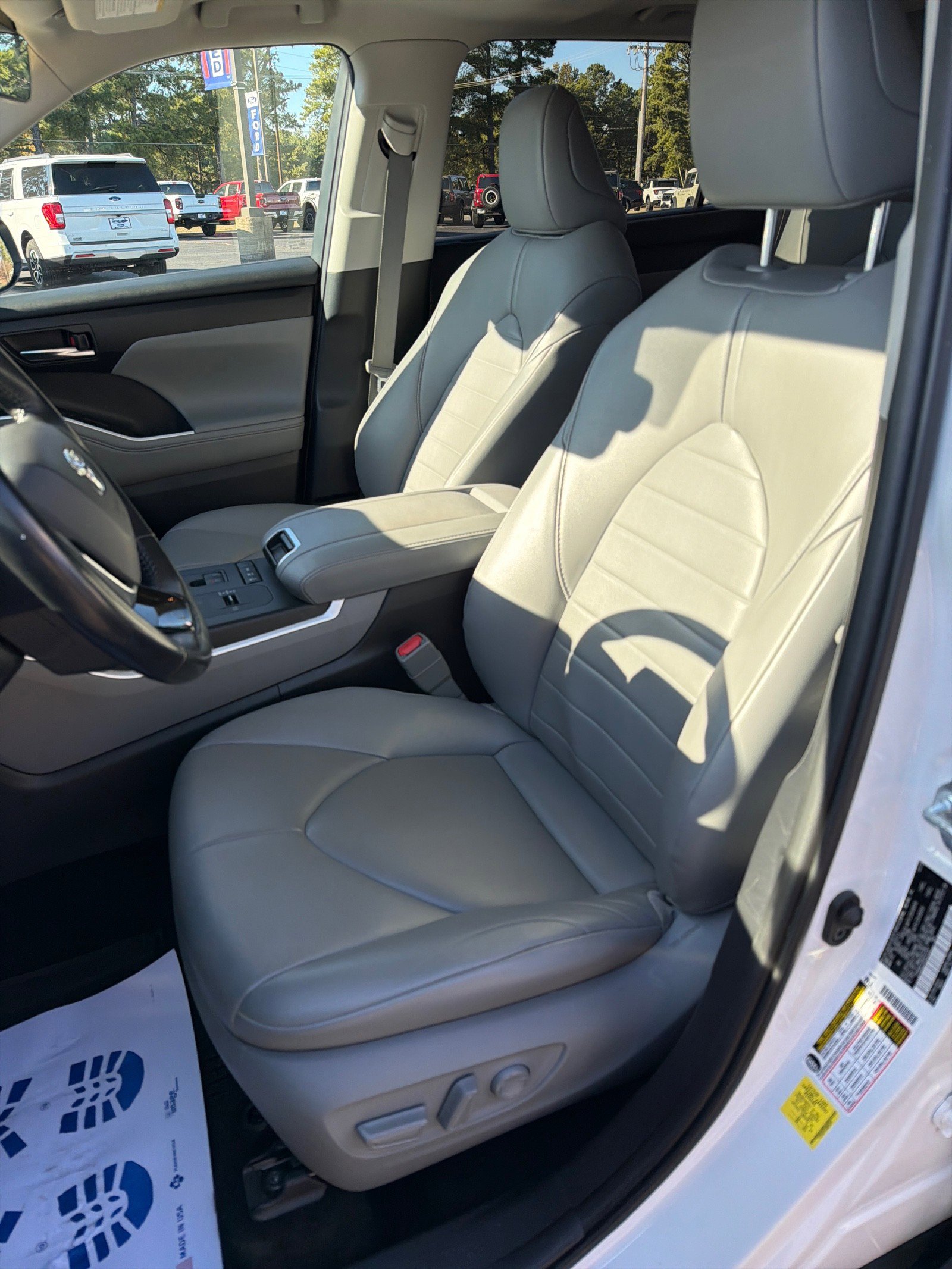 Used 2021 Toyota Highlander XLE image 9