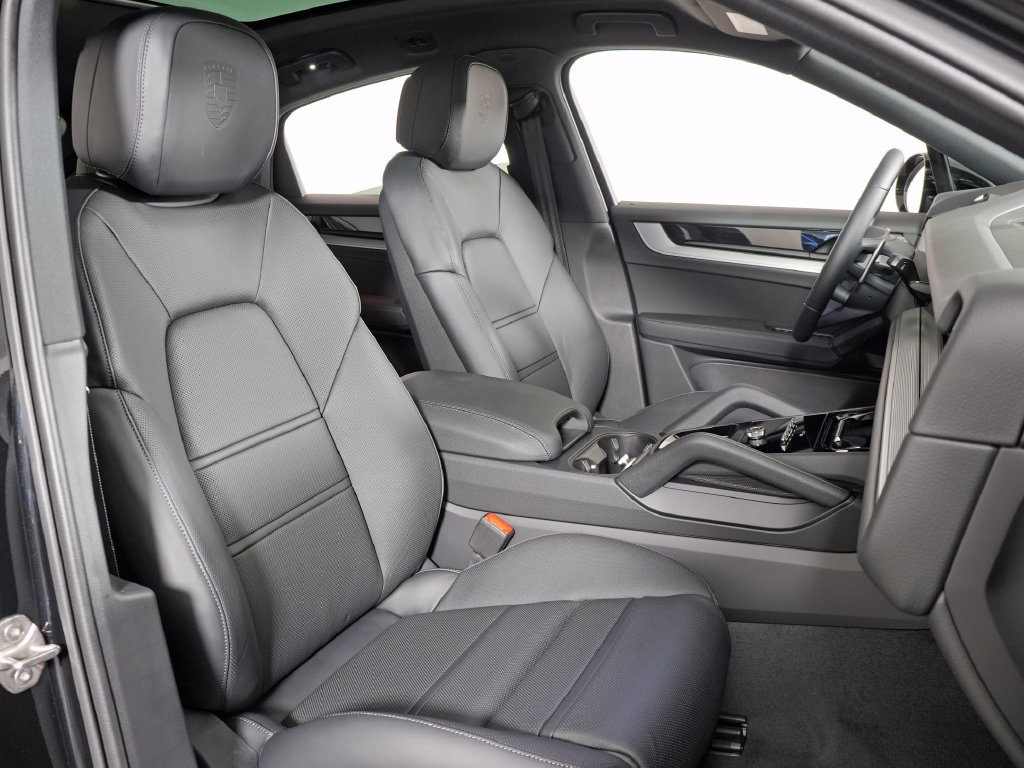 New 2026 Porsche Cayenne Coupe AWD/4WD image 39
