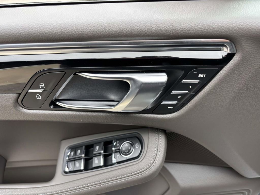 New 2026 Porsche Macan S image 24