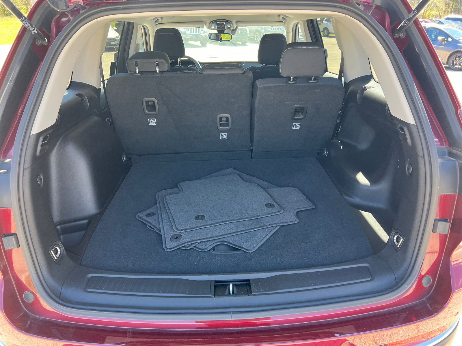 Used 2023 Jeep Grand Cherokee Laredo image 20