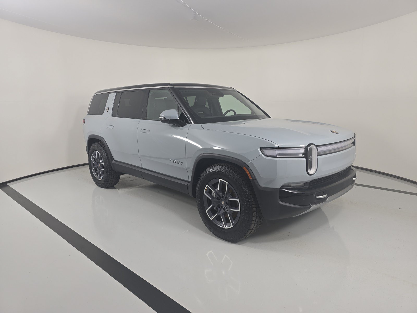 Used 2025 Rivian R1S Adventure AWD/4WD image 7