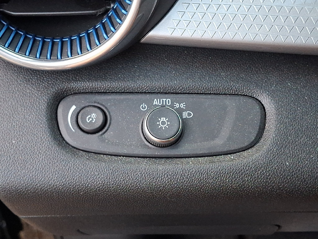 Used 2025 Chevrolet Trax LT w/ Driver Confidence Package FWD image 22