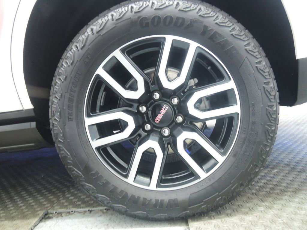 Used 2024 GMC Yukon AT4 w/ AT4 Premium Plus Package image 7