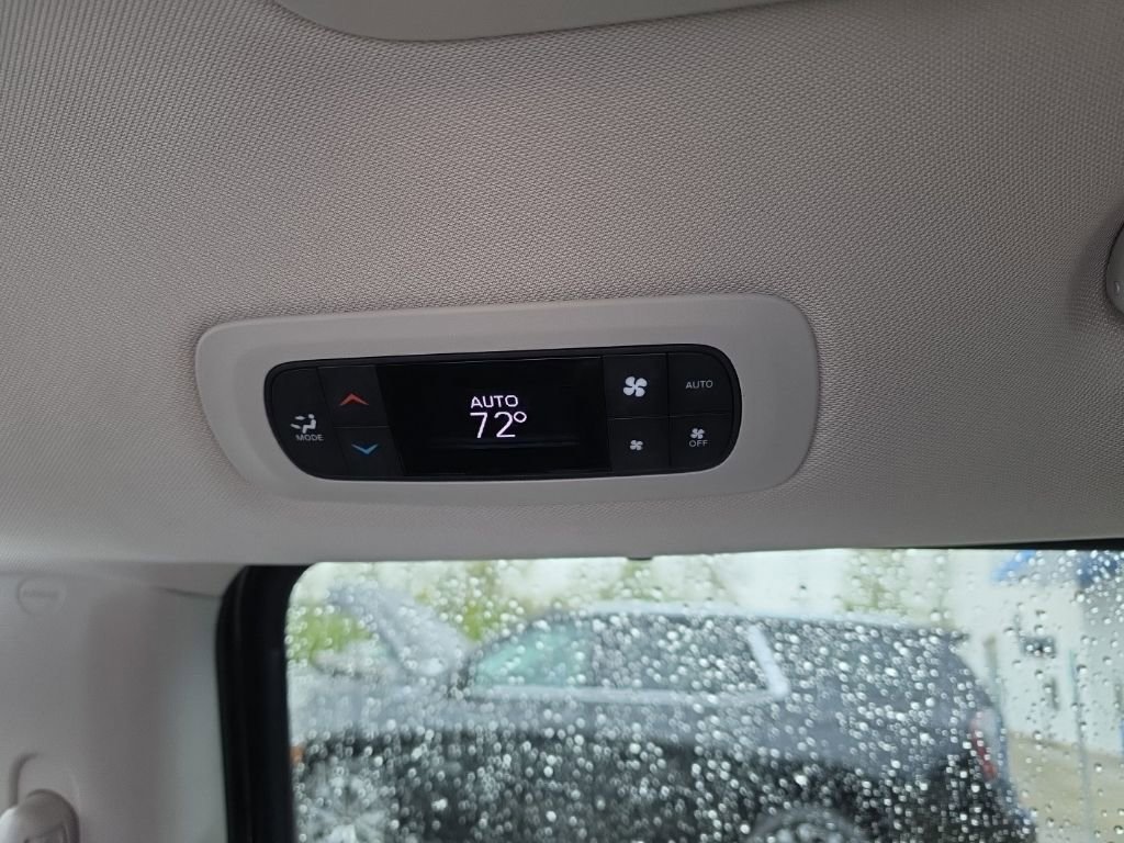 Used 2024 Chrysler Pacifica Touring-L FWD image 27