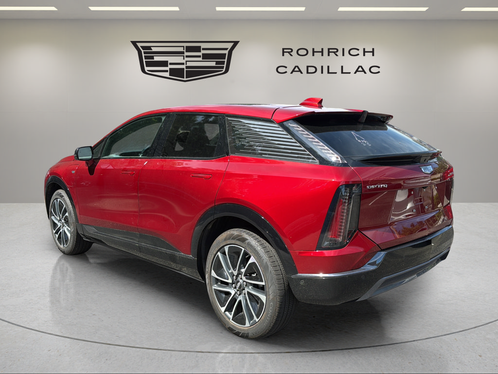 Used 2025 Cadillac Optiq Sport 2 w/ LPO, Floor Liner Package AWD/4WD image 7