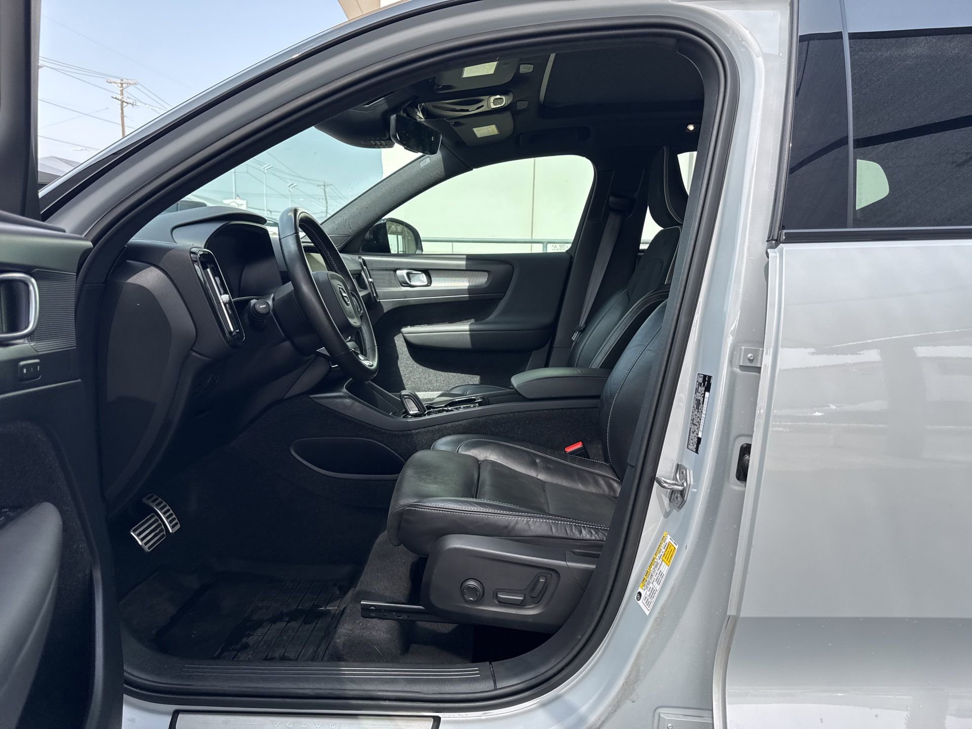 Used 2021 Volvo XC40 T5 R-Design w/ Advanced Package AWD/4WD image 9
