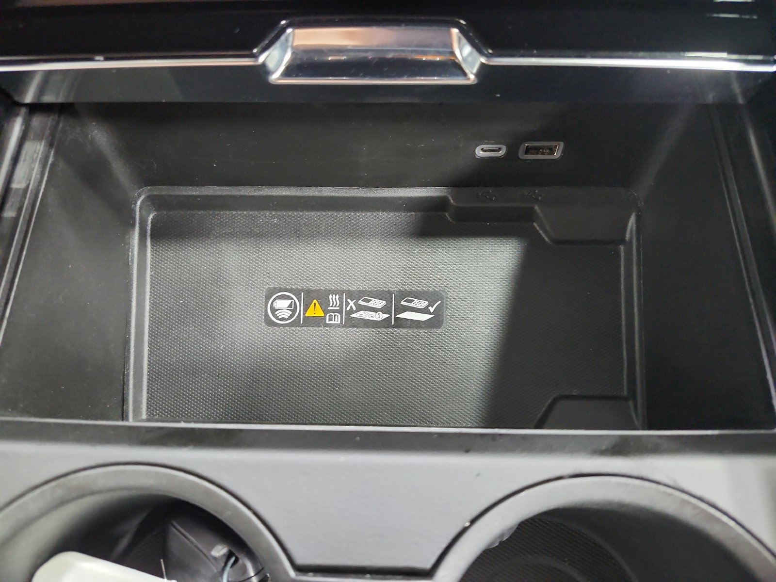 Used 2025 GMC Yukon Denali AWD/4WD image 32