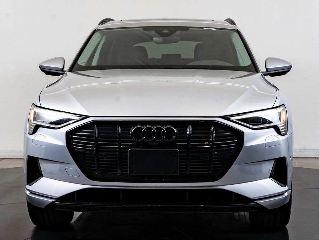 Used 2022 Audi e-tron Premium w/ Convenience Plus Package AWD/4WD image 2