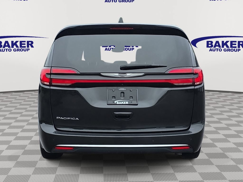 Used 2023 Chrysler Pacifica Touring-L FWD image 6