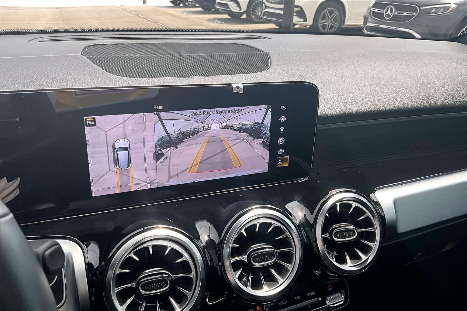Used 2022 Mercedes-Benz GLB 250 image 25