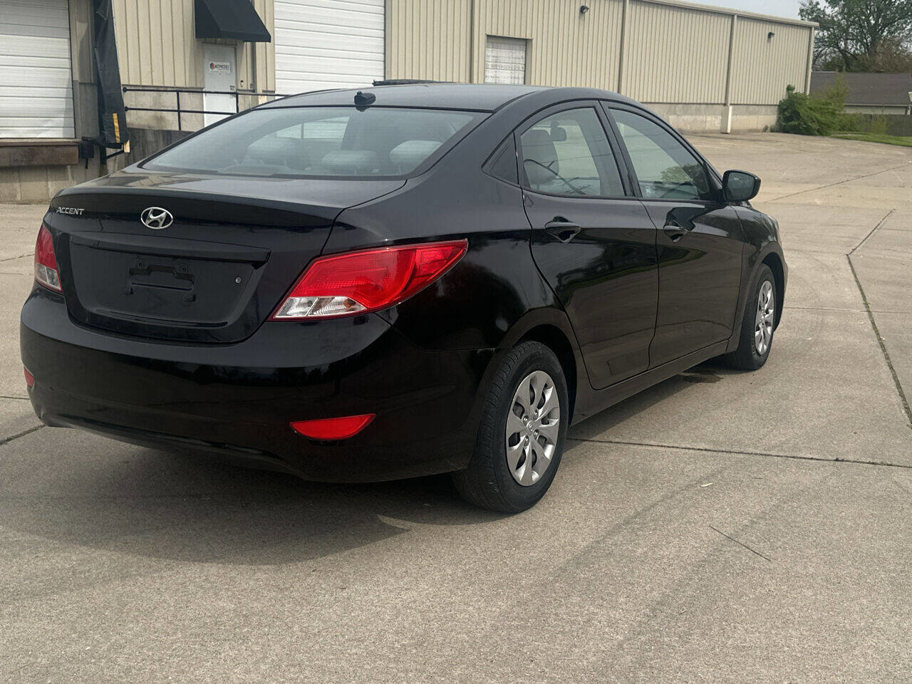 Used 2017 Hyundai Accent SE image 3