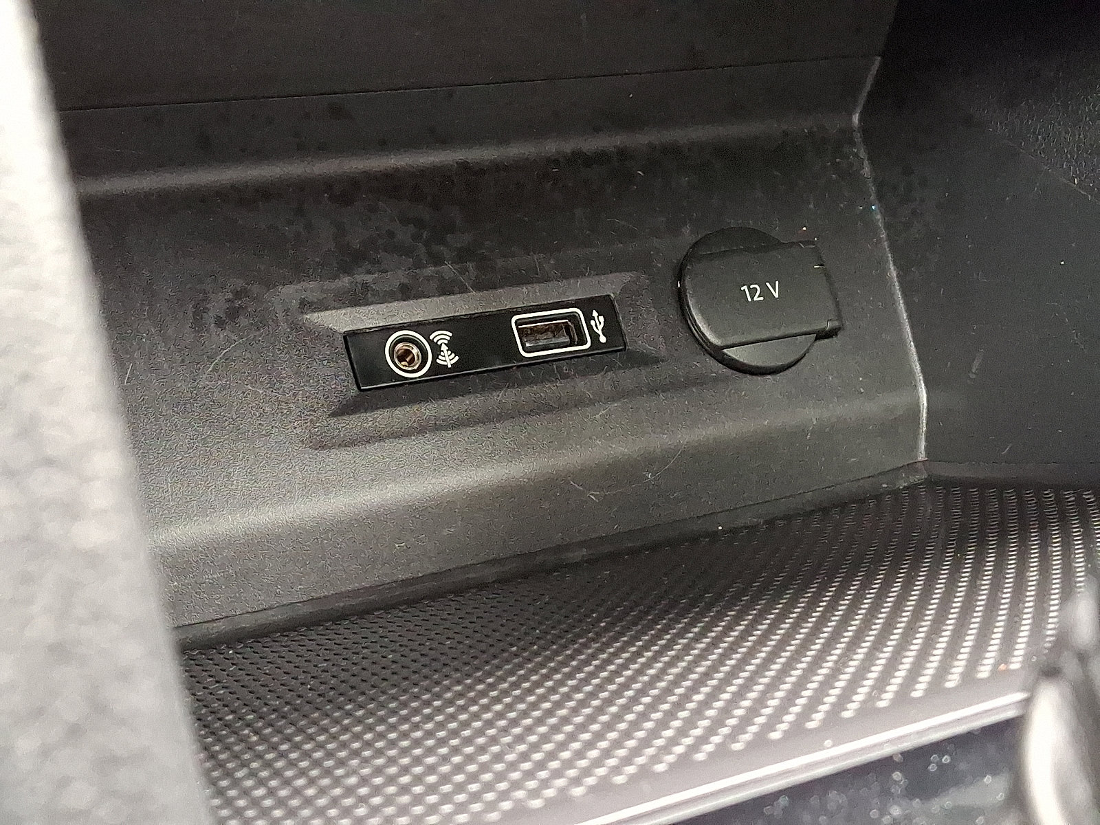 Used 2018 Volkswagen Atlas SEL Premium image 34