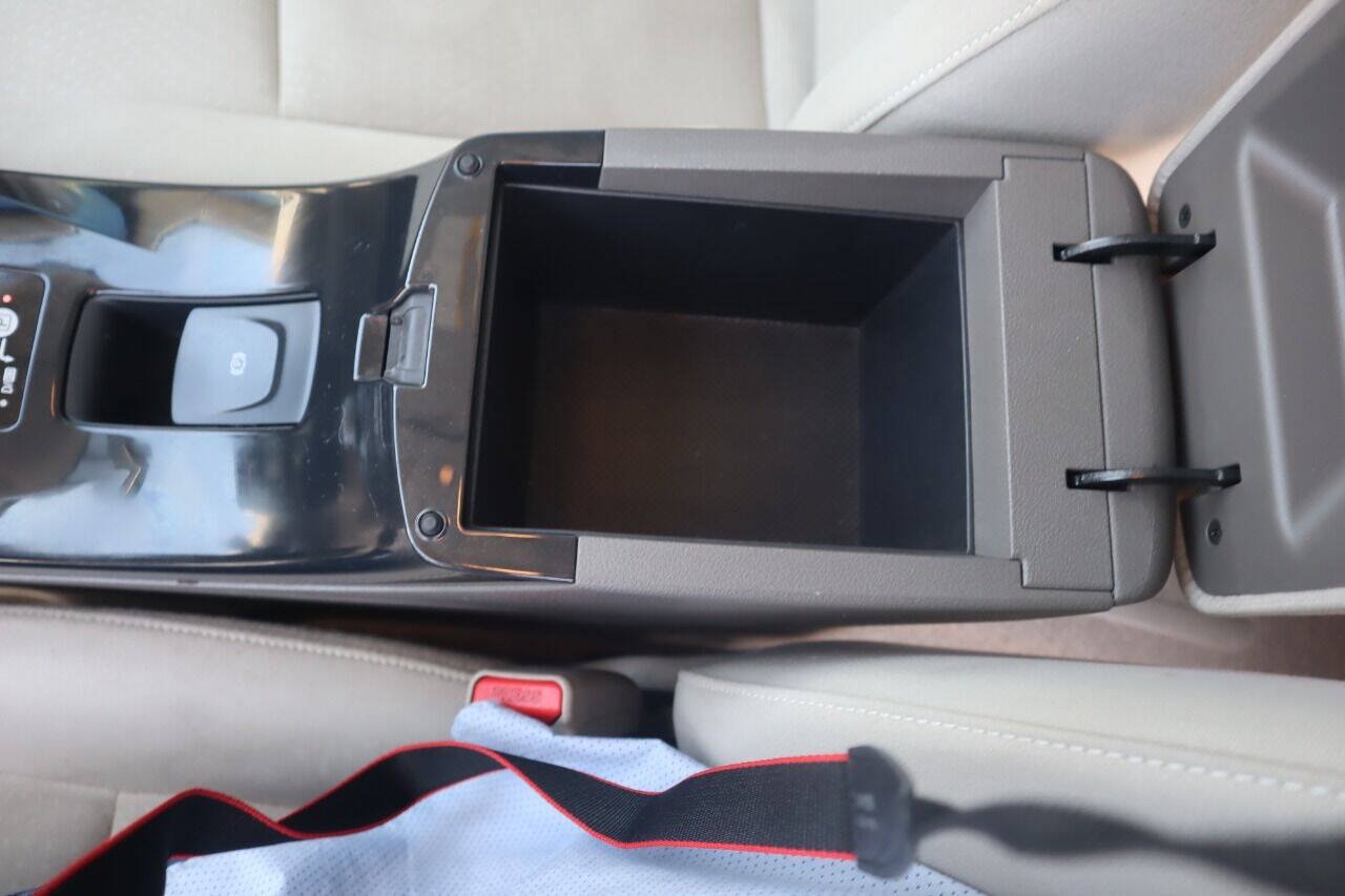 Used 2012 Nissan Leaf SL FWD image 27