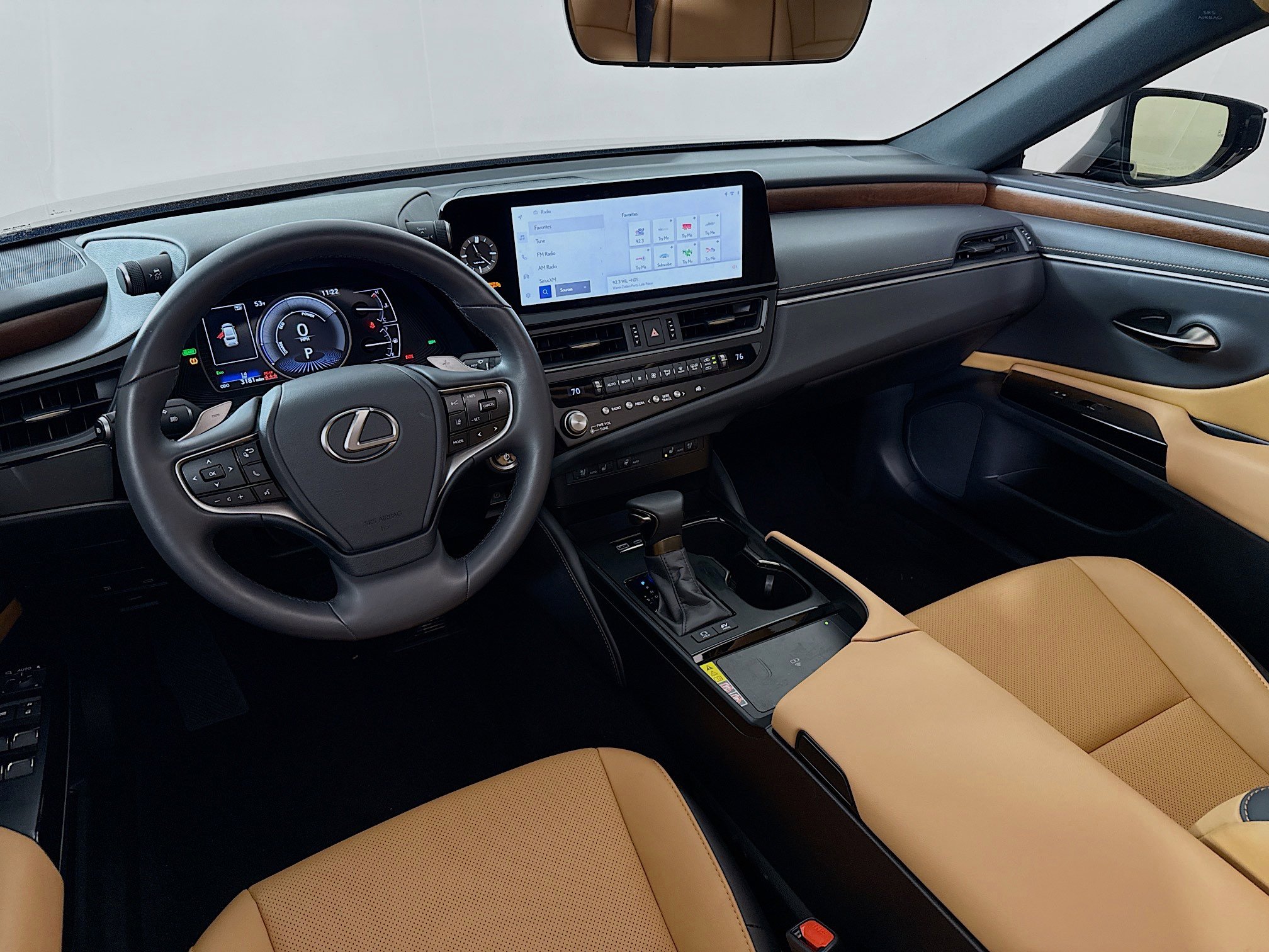 Used 2025 Lexus ES 300h w/ Premium Package image 24