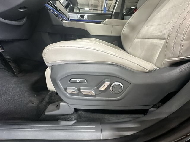 Used 2025 Hyundai Santa Fe Calligraphy AWD/4WD image 18