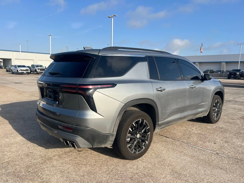 Used 2026 Chevrolet Traverse LT w/ Sun and Wheel Package FWD image 3