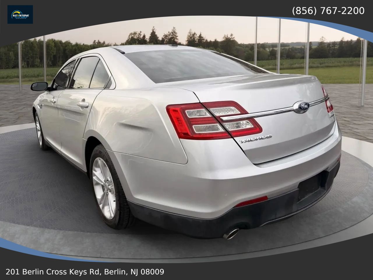 Used 2016 Ford Taurus SE FWD image 5