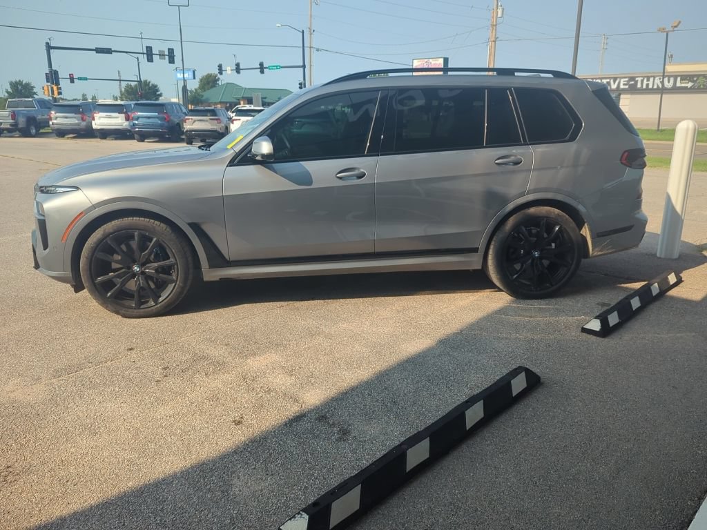 Used 2026 BMW X7 xDrive40i w/ Executive Package AWD/4WD image 3
